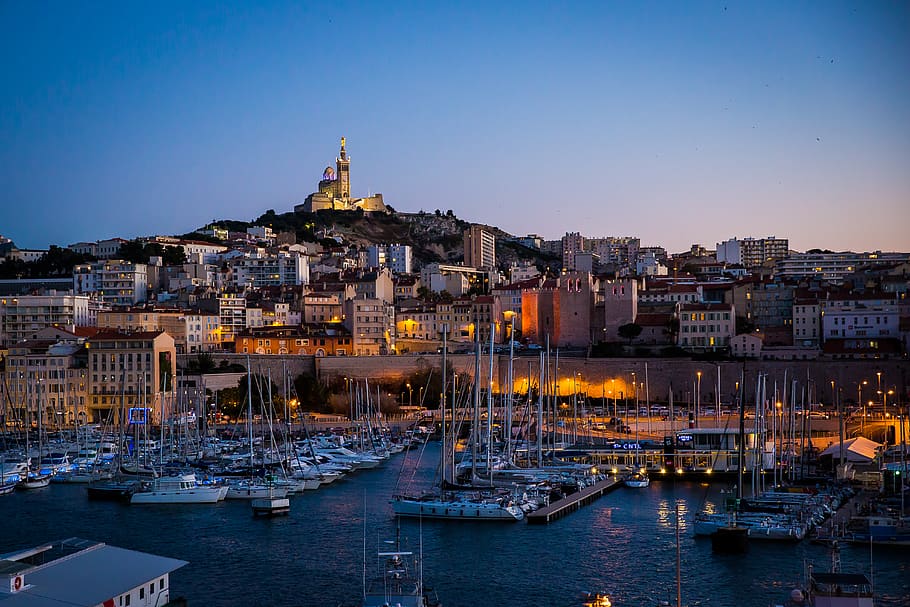 vtc-clermont-ferrand-marseille-france-notre-dame-de-la-garde-vieux-port